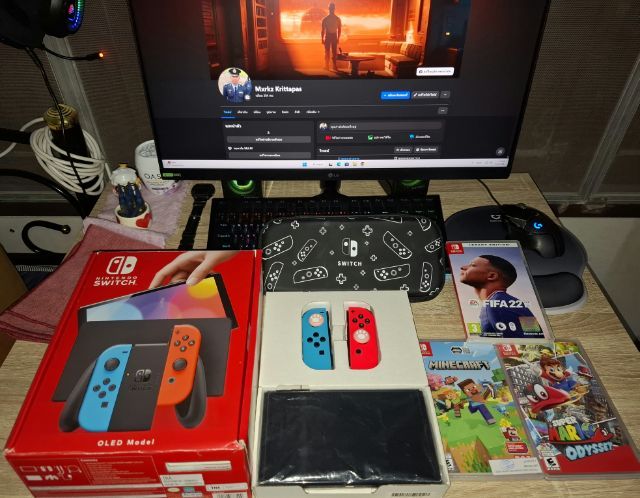 เครื่องเกมส์นินเทนโด เชื่อมต่อไร้สายได้ ขาย Nintendo Switch OLED (Neon🔵🔴) มือสอง ใช้งานน้อยมากก