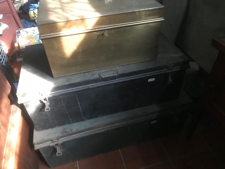 หีบทองเหลืองโบราณพร้อมกุญแจเดิมๆ รูปที่ 2