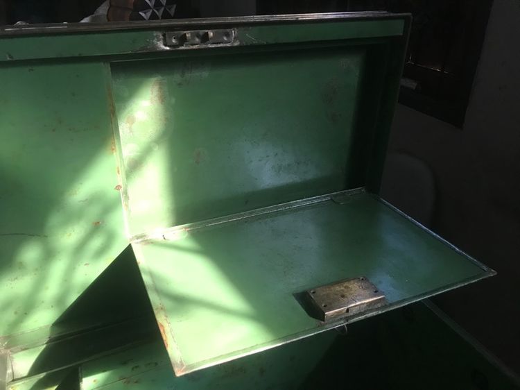 หีบทองเหลืองโบราณพร้อมกุญแจเดิมๆ รูปที่ 12