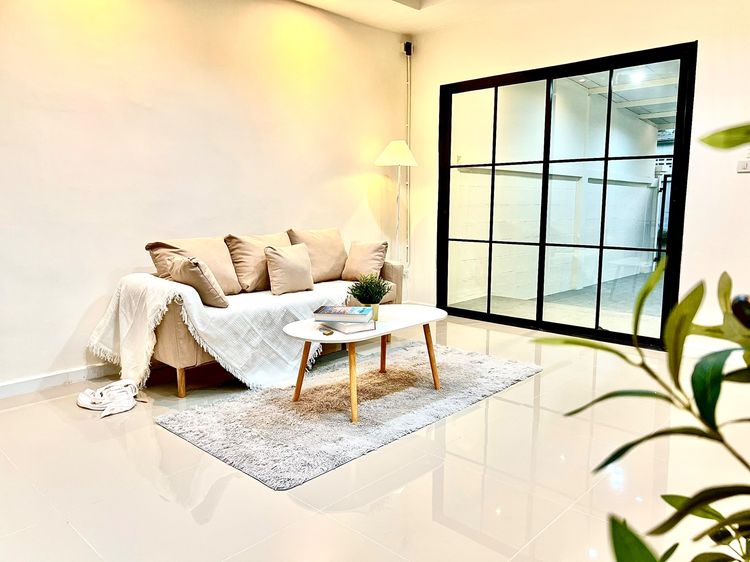 มีบางส่วน ขายทาวน์เฮ้าบ้านหมู่บ้านธนวรรณ พหลโยธิน52 แยก41 ตัดซอยเทพรักษ์45 เข้าออกได้ 2 ทาง รีโนเวทใหม่ทั้งหล้งพร้อมอยู่ รูปที่ 4