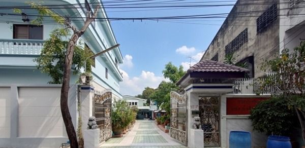 ขายบ้านเดี่ยวปรับปรุงใหม่ 4 นอน 3 น้ำ โฉนดที่ดินกรุงเทพ 233 วา ติดคลองประเวศ หลังสนามบินสุวรรณภูมิ แอร์พอร์ตลิงค์ลาดกระบัง ปล่อยเช่าได้เดือน รูปที่ 4