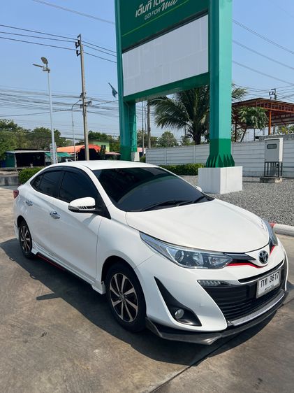 รถ Toyota Yaris ATIV 1.2 G สี ขาว