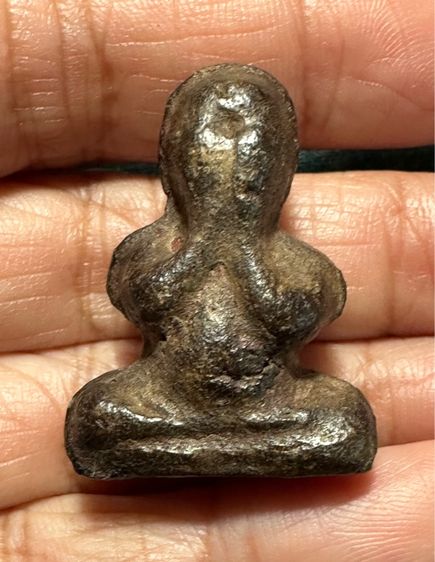 พระปิดตาผงคลุกรักพิมพ์ชลูด