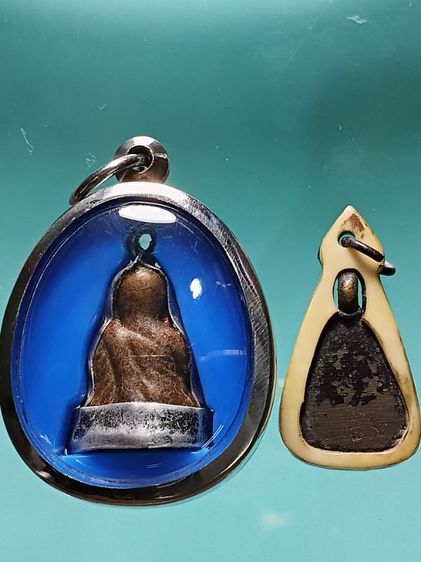 รูปหล่อหลวงพ่อเงิน พิมพ์นิยม สภาพผ่านการใช้ กับ จอบเล็กหลวงพ่อเงิน สภาพผ่านการใช้ออกรบสงครามเวียตนามมาด้วยกัน พระนายทหารพรานเก่า แบ่งให้บูชา รูปที่ 2