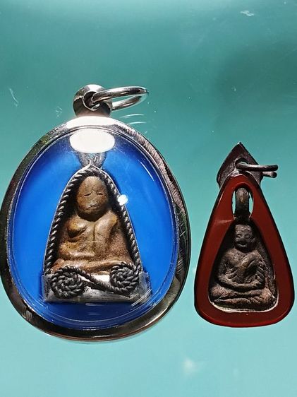 รูปหล่อหลวงพ่อเงิน พิมพ์นิยม สภาพผ่านการใช้ กับ จอบเล็กหลวงพ่อเงิน สภาพผ่านการใช้ออกรบสงครามเวียตนามมาด้วยกัน พระนายทหารพรานเก่า แบ่งให้บูชา