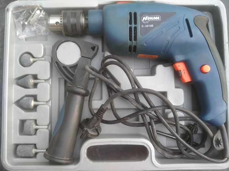 สว่านไฟฟ้า สภาพดี ใช้น้อย เหมือนใหม่ มีกล่องให้ พร้อมอุปกรณ์ในกล่อง