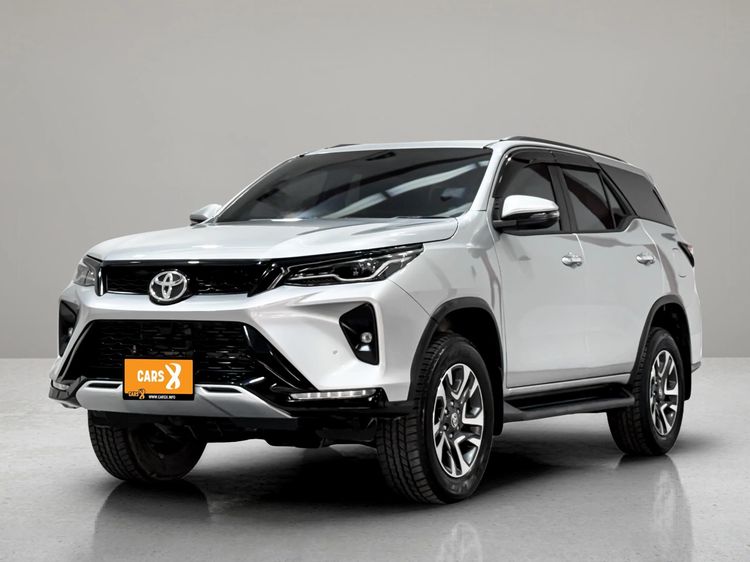 รถ Toyota Fortuner 2.4 Leader G สี บรอนซ์เงิน