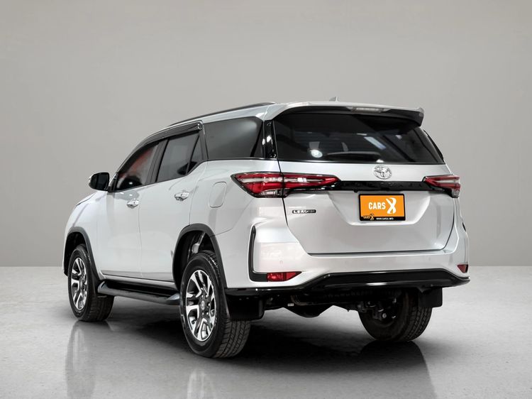 Toyota Fortuner 2023 2.4 Leader G Utility-car ดีเซล ไม่ติดแก๊ส เกียร์อัตโนมัติ บรอนซ์เงิน รูปที่ 4