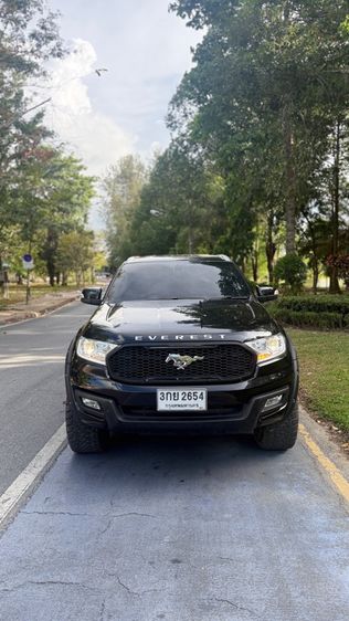 รถ Ford Everest 2.2 Titanium สี ดำ