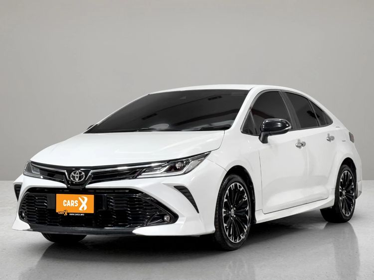 รถ Toyota Altis 1.8 GR Sport CVT สี ขาว