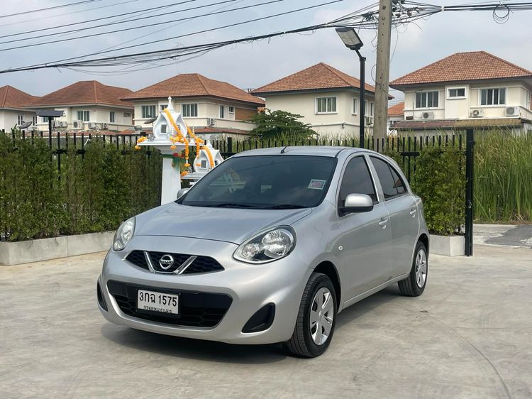 รถ Nissan March 1.2 E สี บรอนซ์เงิน