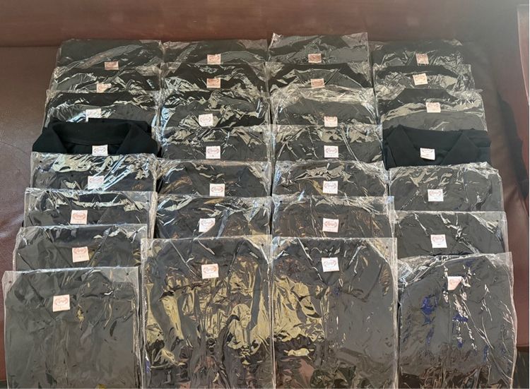 แขนสั้น ดำ โล๊ะเสื้อโปโลยี่ห้อ เรือทอง 32 ตัว ตัวละ 50 บาท