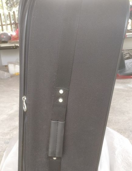 Large Wheeled Suitcase กระเป๋าเดินทางแบบมีล้อลากขนาดใหญ่ สภาพใหม่ รูปที่ 4
