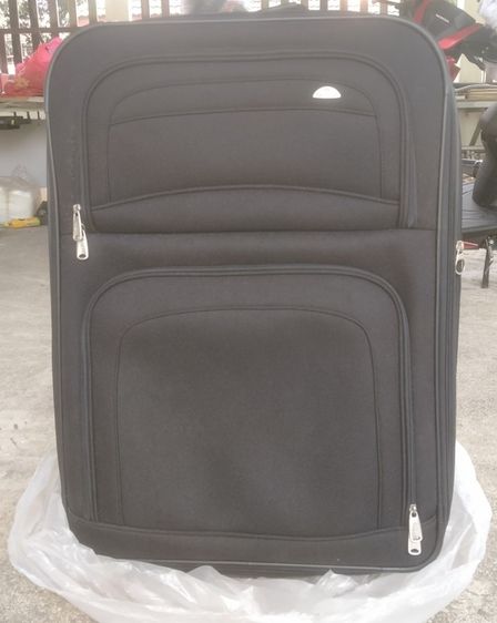 Large Wheeled Suitcase กระเป๋าเดินทางแบบมีล้อลากขนาดใหญ่ สภาพใหม่ รูปที่ 5