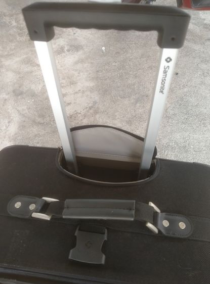 Large Wheeled Suitcase กระเป๋าเดินทางแบบมีล้อลากขนาดใหญ่ สภาพใหม่ รูปที่ 6