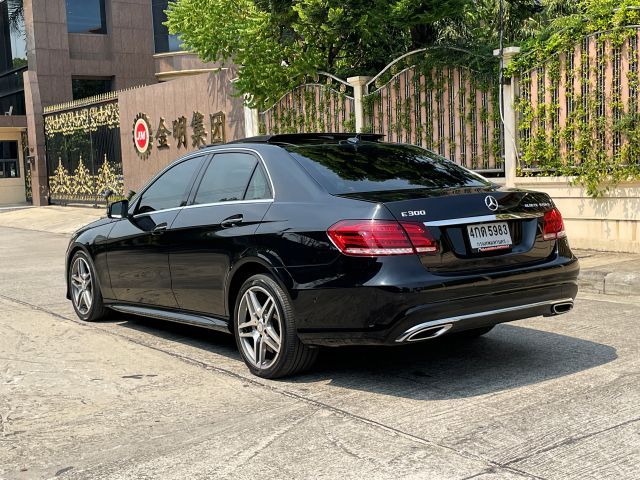 Mercedes-Benz E-Class 2015 E300 2.2 BlueTEC Hybrid AMG Dynamic ดีเซล ไม่ติดแก๊ส เกียร์อัตโนมัติ ดำ รูปที่ 4