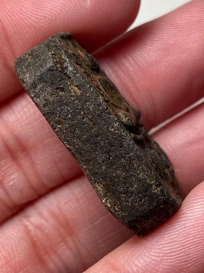 พระปางสมาธิเนื้อผงพิมพ์ไก่ รูปที่ 3