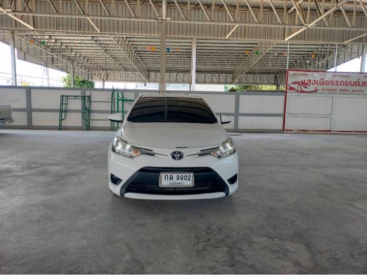 รถ Toyota Vios 1.5 E สี ขาว