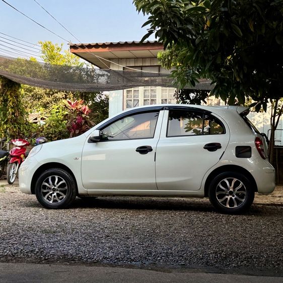 Nissan March 2010 1.2 EL Sedan เบนซิน ไม่ติดแก๊ส เกียร์อัตโนมัติ ขาว รูปที่ 3