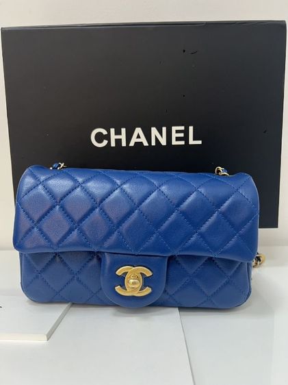 Used Like New – CHANEL Mini 8 Holo 30