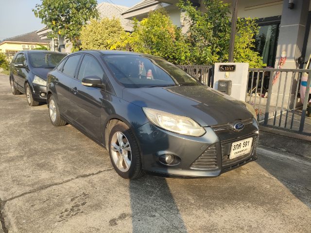 รถ Ford Focus 1.6 Trend สี เทา