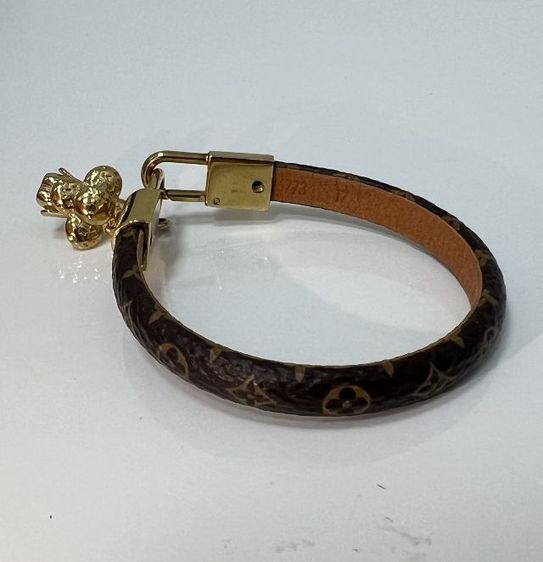 กำไลข้อมือ LV Vivienne Charm