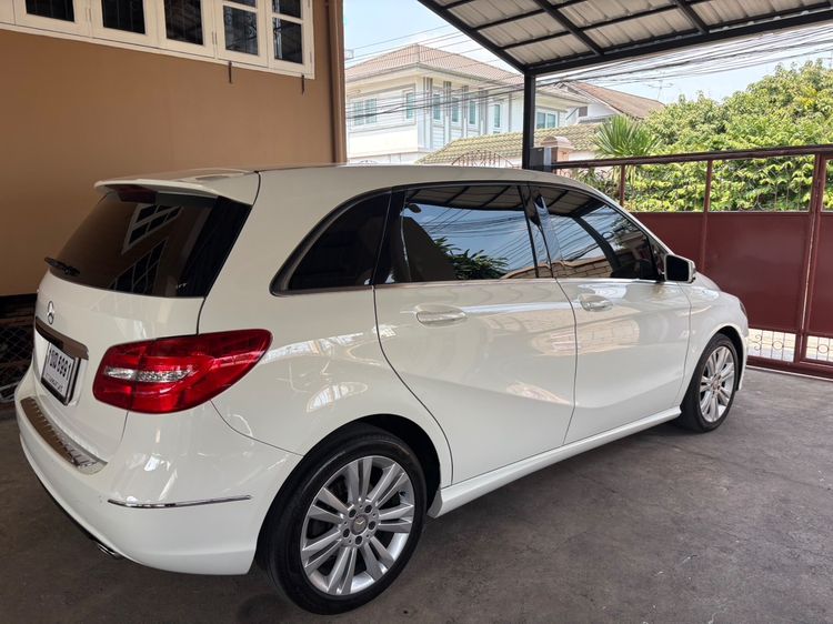 Mercedes-Benz B-Class 2013 B200 Sedan เบนซิน เกียร์อัตโนมัติ ขาว รูปที่ 4