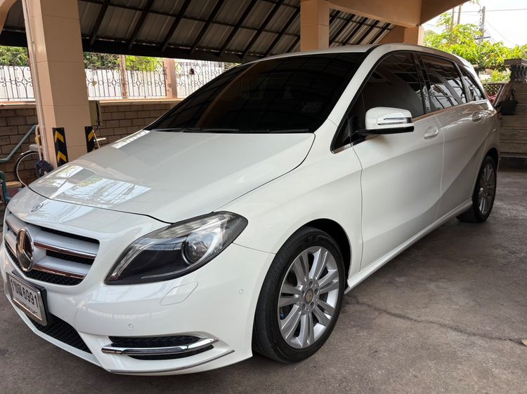 Mercedes-Benz B-Class 2013 B200 Sedan เบนซิน เกียร์อัตโนมัติ ขาว รูปที่ 2