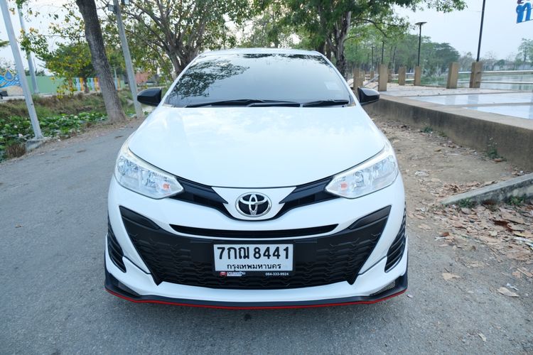 Toyota Yaris 2018 1.2 J Sedan เบนซิน ไม่ติดแก๊ส เกียร์อัตโนมัติ ขาว รูปที่ 2