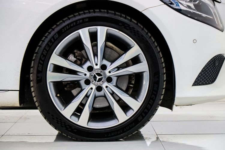Mercedes-Benz C-Class 2019 C220 Sedan ดีเซล ไม่ติดแก๊ส เกียร์อัตโนมัติ ขาว รูปที่ 4