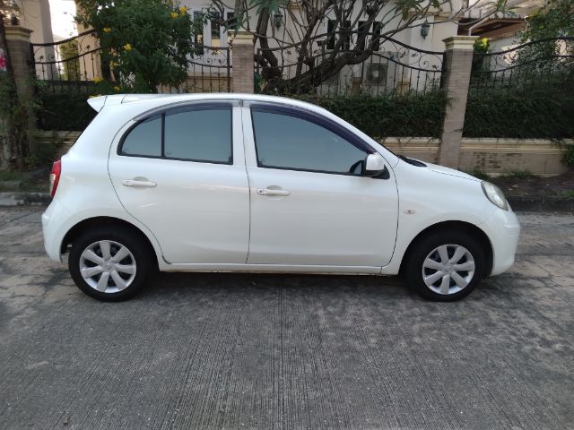 Nissan March 2011 1.2 E Sedan เบนซิน ไม่ติดแก๊ส เกียร์อัตโนมัติ ขาว รูปที่ 3
