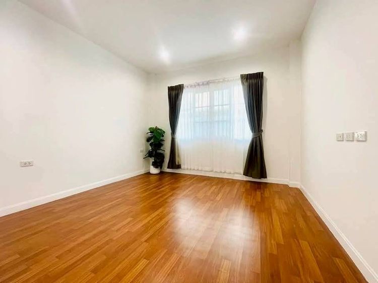 บ้านเดี่ยวหรู หลังใหญ่ สไตล์อังกฤษ  รูปที่ 3