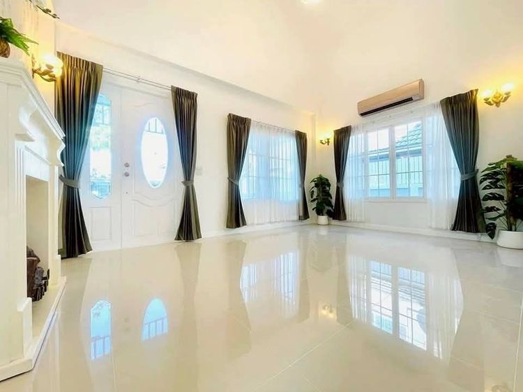บ้านเดี่ยวหรู หลังใหญ่ สไตล์อังกฤษ  รูปที่ 4