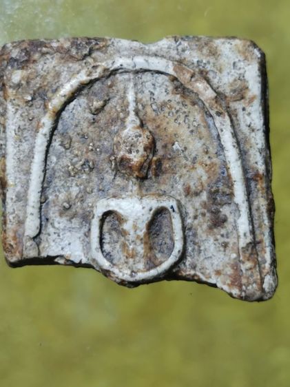 พระสมเด็จหักครึ่งเก่า