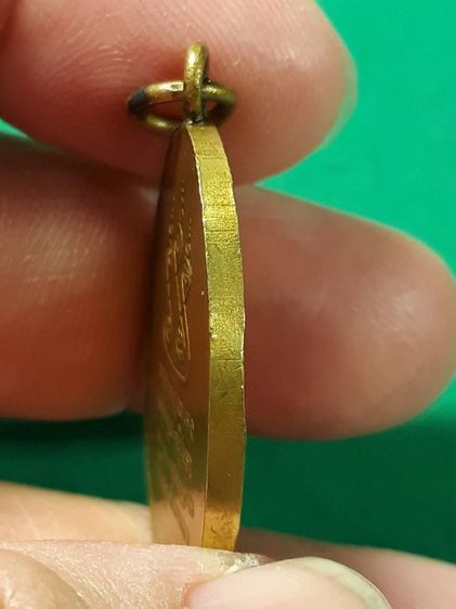 เหรียญครูบาศรีวิชัย วัดบ้านปาง รุ่นแรก ปี 2482 เนื้อทองฝาบาตร ห่วงเชื่อมขอบกระบอก รูปที่ 4