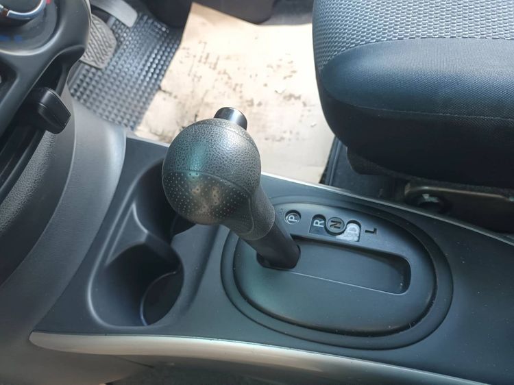 รถ Nissan Almera 1.2 E สี ขาว