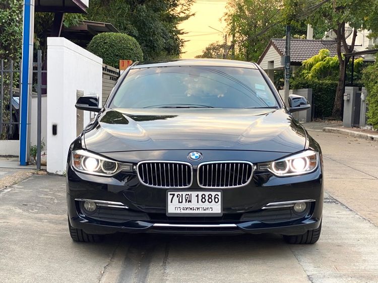 BMW Series 3 2014 320d Sedan ดีเซล ไม่ติดแก๊ส เกียร์อัตโนมัติ ดำ รูปที่ 2