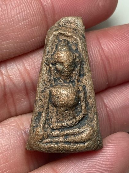 พระปางมารวิชัยเนื้อดิน