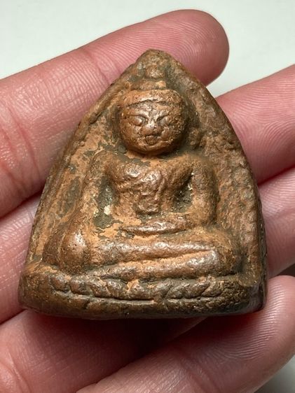 หลวงพ่อโตเนื้อดิน