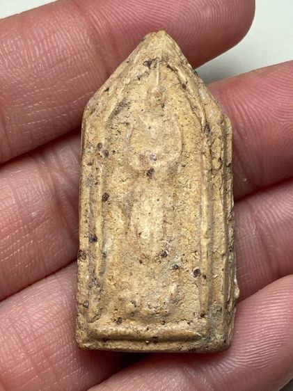 พระยืนเนื้อผงห้าเหลี่ยม