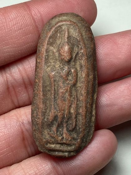 พระลีลาเนื้อดิน