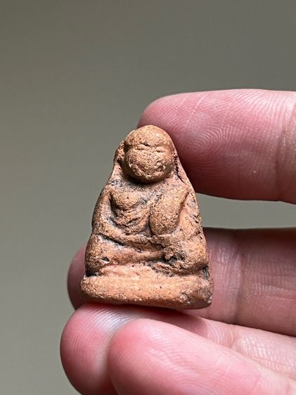 หลวงพ่อเงินเนื้อดิน