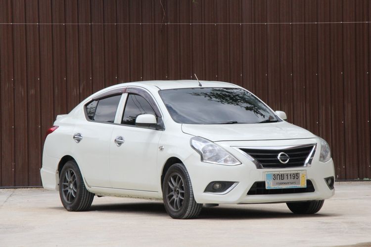 รถ Nissan Almera 1.2 E สี ขาว