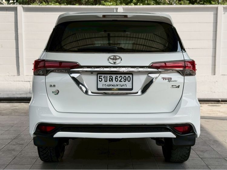 Toyota Fortuner 2018 2.8 V TRD Sportivo 4WD Utility-car เบนซิน ไม่ติดแก๊ส เกียร์อัตโนมัติ ขาว รูปที่ 4