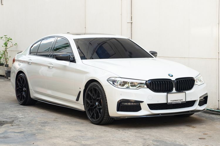 รถ BMW Series 5 530e สี ขาว