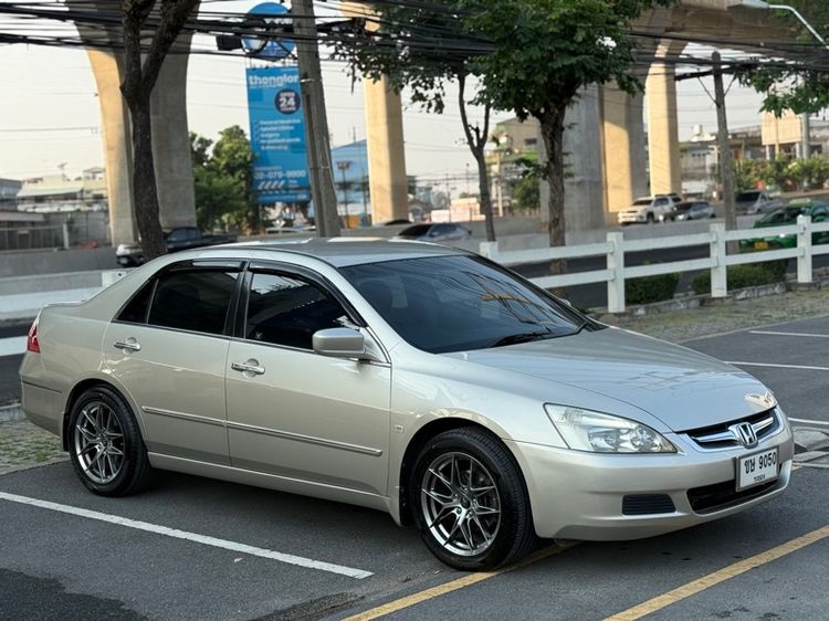 รถ Honda Accord 2.0 E i-VTEC สี น้ำตาล