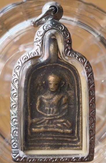 พระรูปหล่อโบราณหลวงพ่อไปล่วัดกำแพงเนื้อโลหะเก่าค่ะ