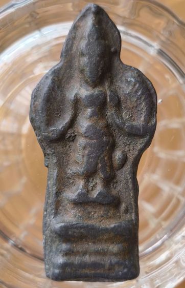 พระรูปหล่อเนื้อโลหะเก่าค่ะ