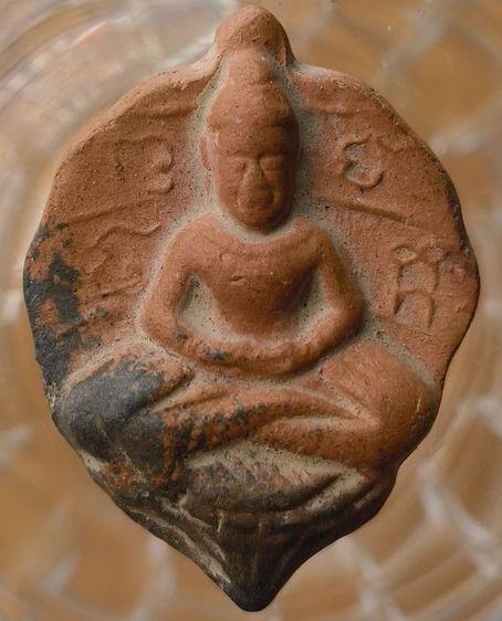 พระเนื้อดินหลวงพ่อลี วัดอโศการามค่ะ