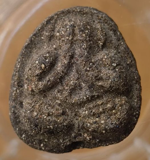 พระเกจิเนื้อผงเก่าค่ะ